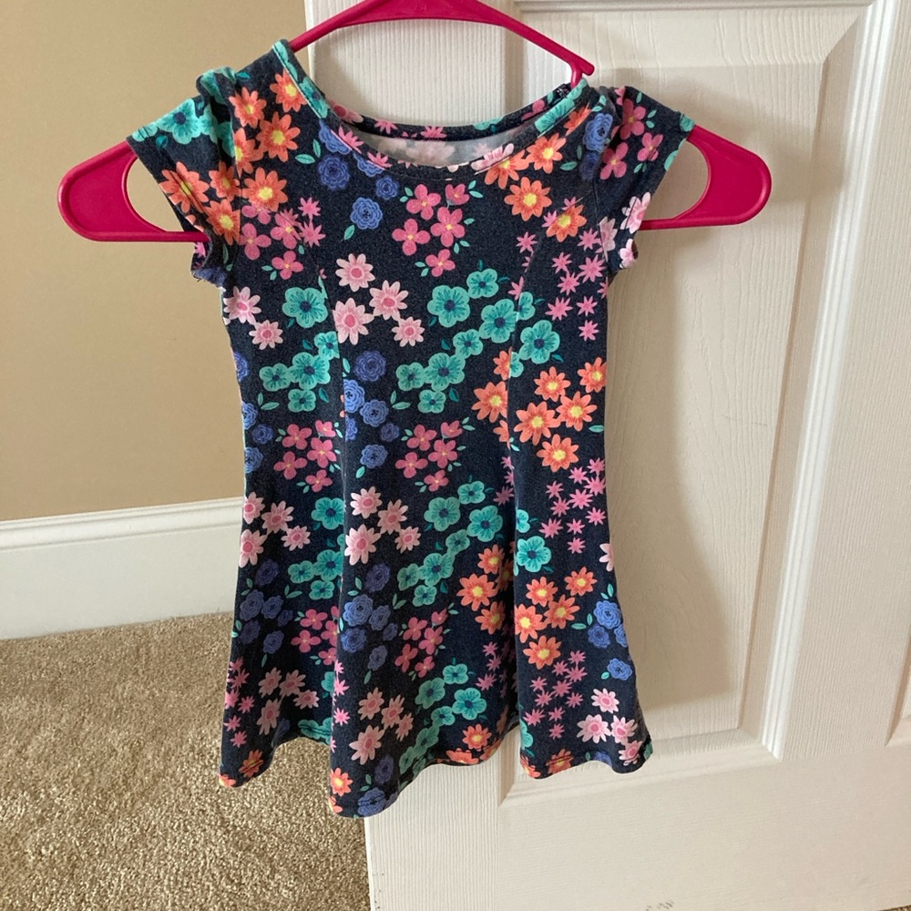 Girls dress super cute for the spring flowers. 3T